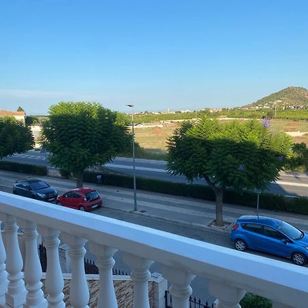Comfortable Guest Room With Balcony Beniarjo エクステリア 写真