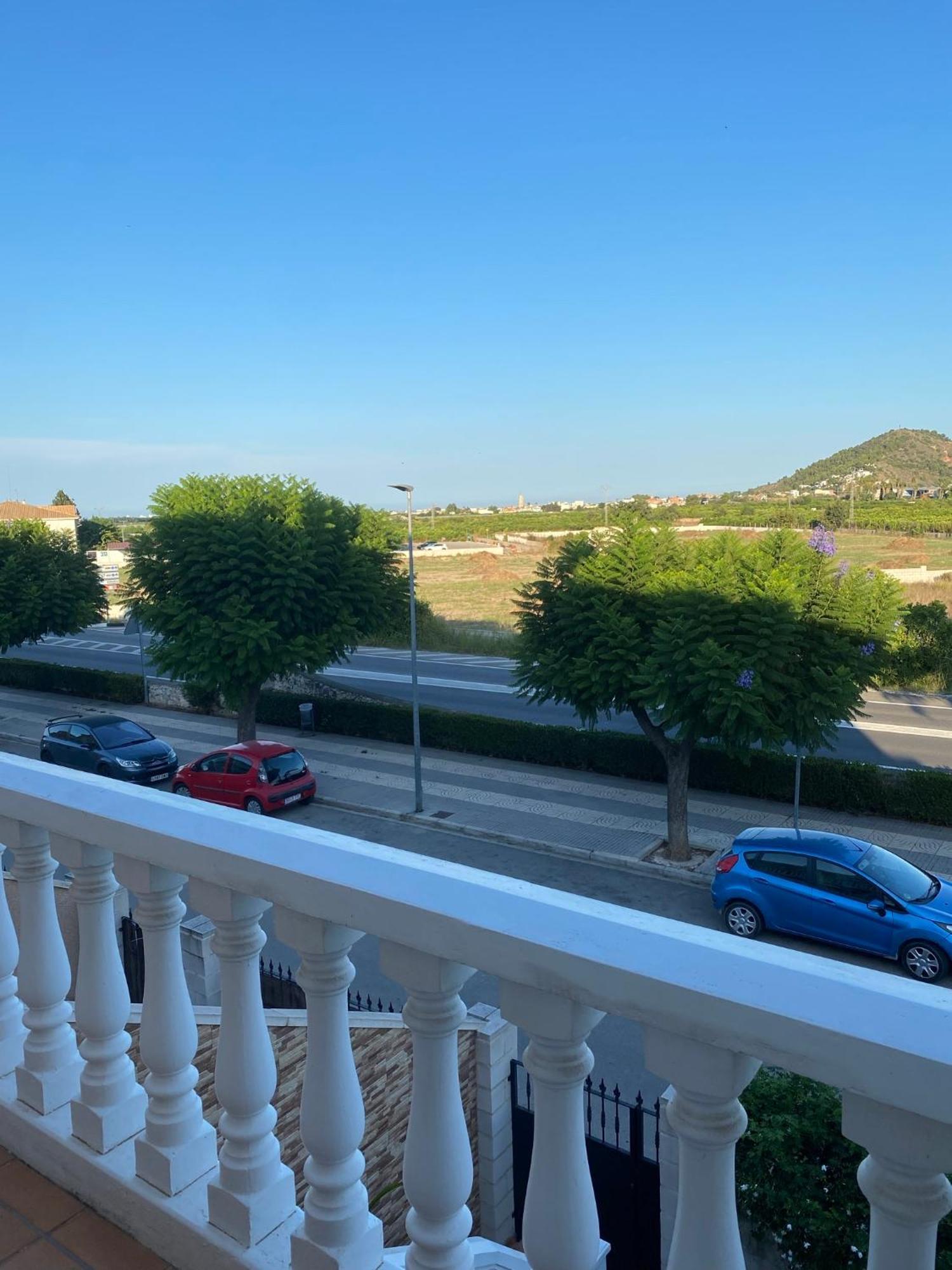 Comfortable Guest Room With Balcony Beniarjo エクステリア 写真